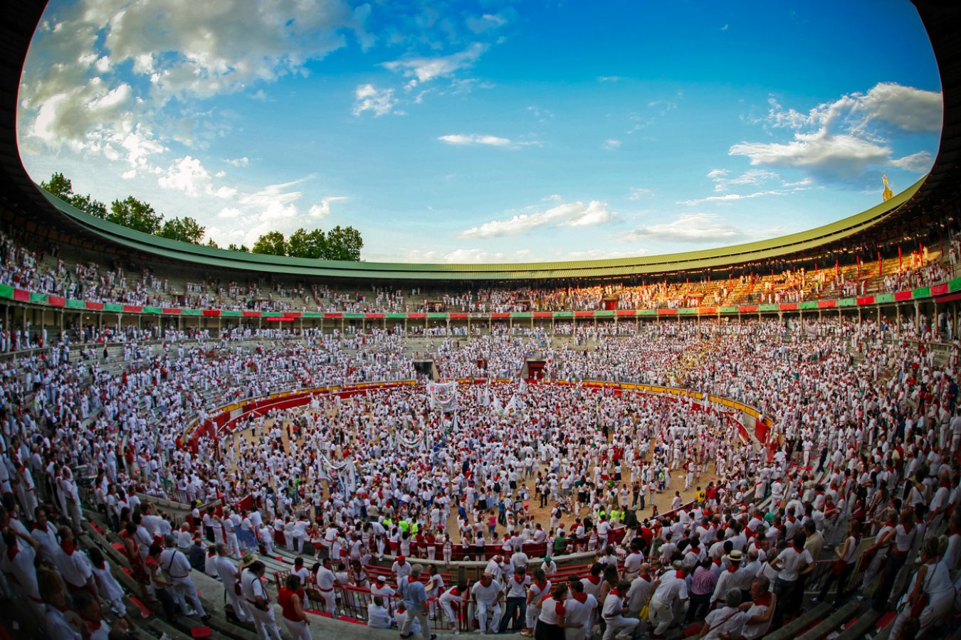 *A: MONTXO A.G.
*F: 14-07-2007
*L: PAMPLONA
*P: 
*T: AMBIENTE TOROS LAS PEÑAS SE QUEDAN EN LA PLAZA SAN FERMIN